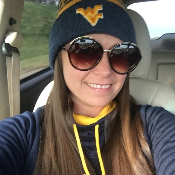 Meet your Posher, Haley - Picture 1 of 1